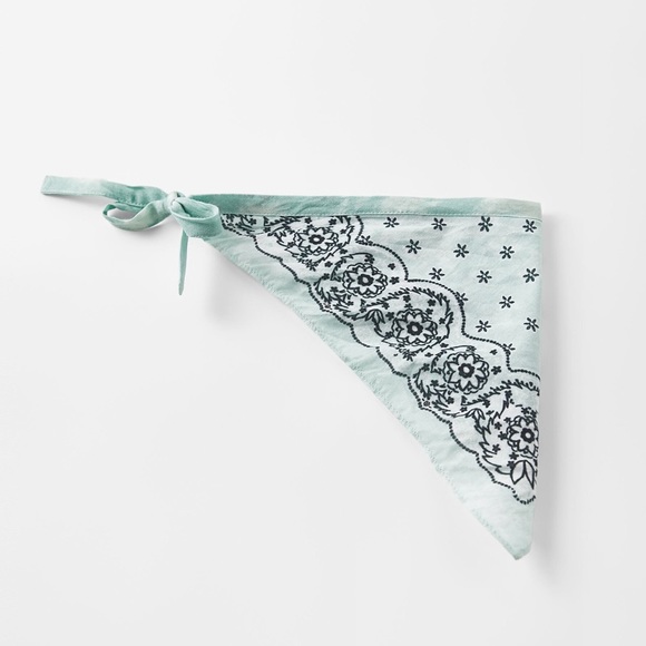 🌹NWOT. Zara Green Triangular Bandana. - Picture 4 of 5